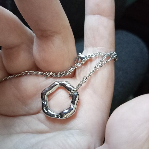 NEVAEH circle neckalce tarnish-free, waterproof, and heatproof New in pouch - Picture 6 of 6